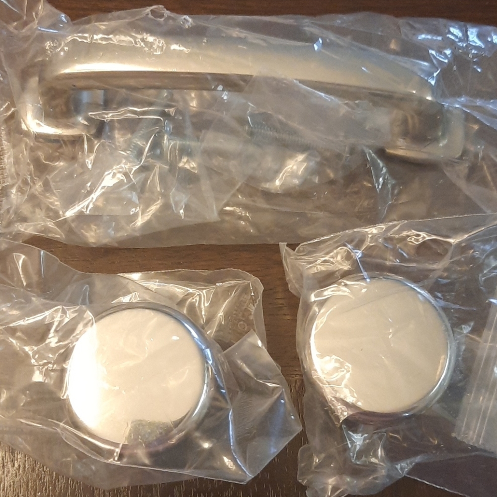 Chrome knobs and handle